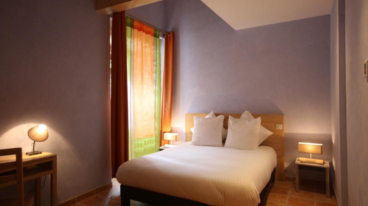 Logis Hotel Restaurant Le Domaine De L'Eau Vive Largentière Esterno foto