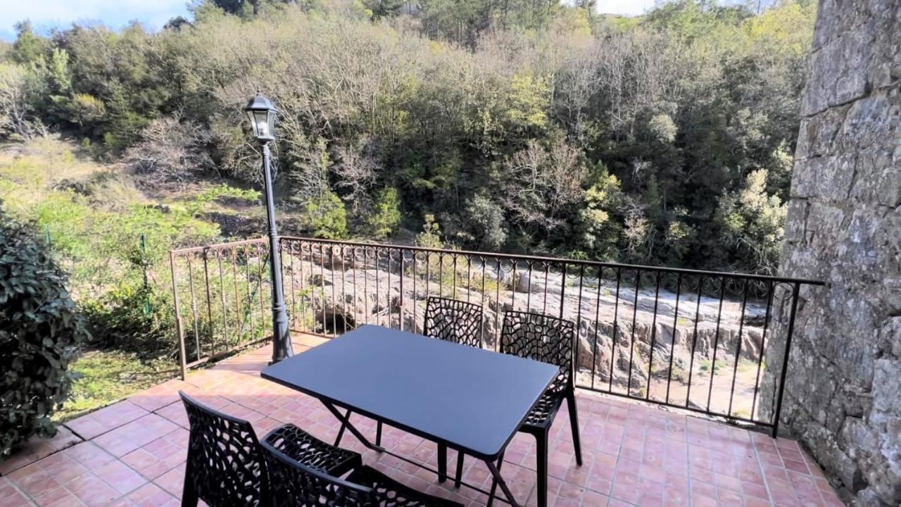 Logis Hotel Restaurant Le Domaine De L'Eau Vive Largentière Esterno foto