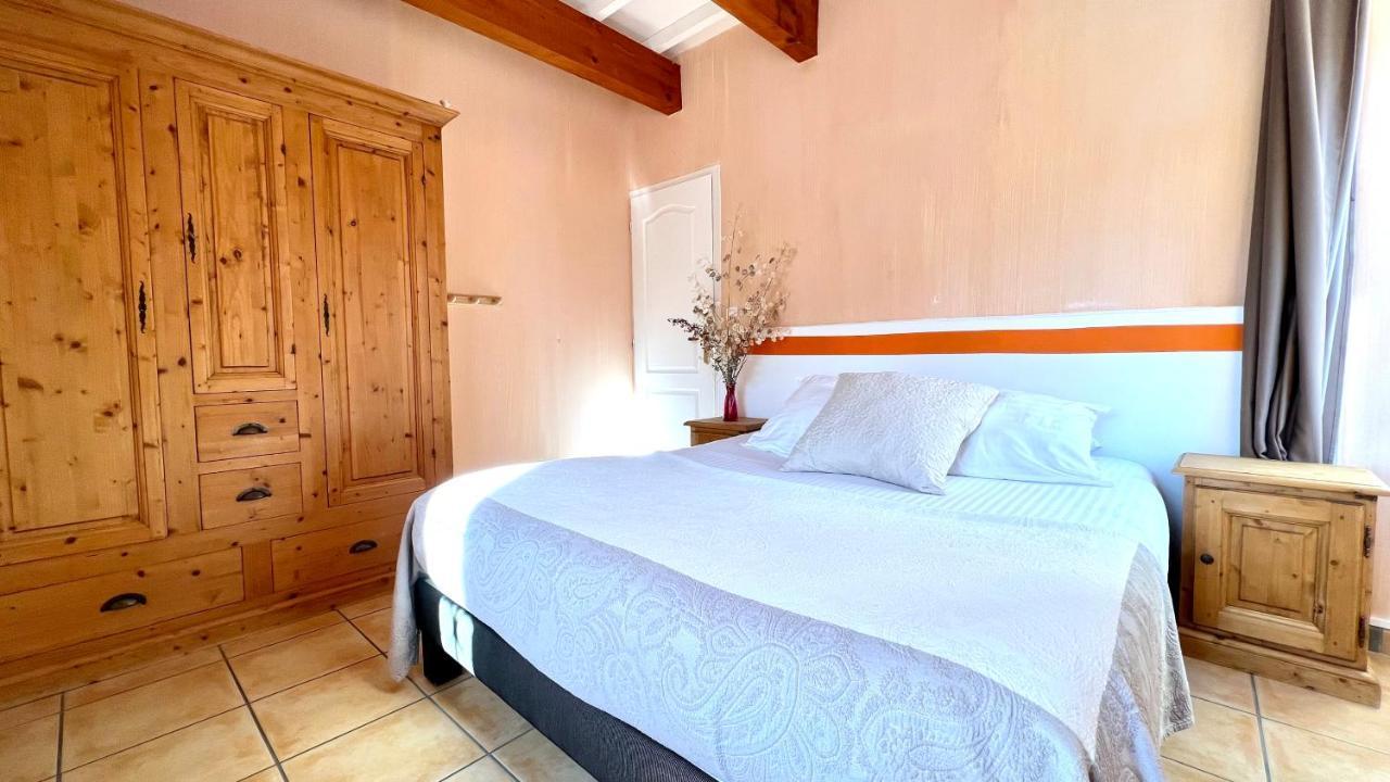 Logis Hotel Restaurant Le Domaine De L'Eau Vive Largentière Esterno foto