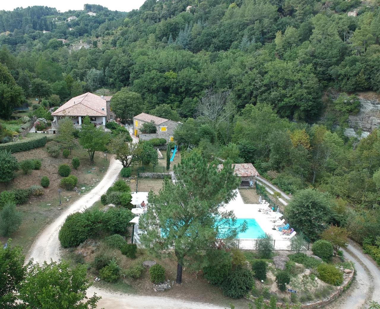Logis Hotel Restaurant Le Domaine De L'Eau Vive Largentière Esterno foto